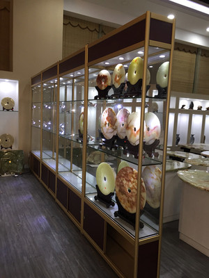 番禺區精品展柜鈦合金展示柜 文化用品的卓越展示方案